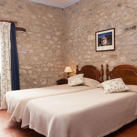 Hostal De La Rovira Oix Luaran gambar