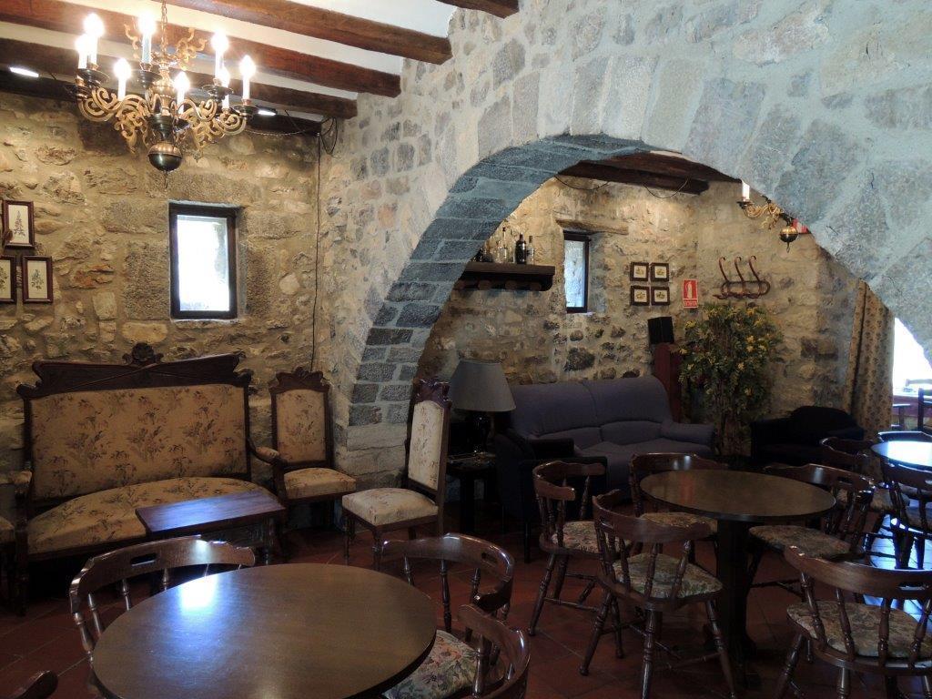 Hostal De La Rovira Oix Luaran gambar