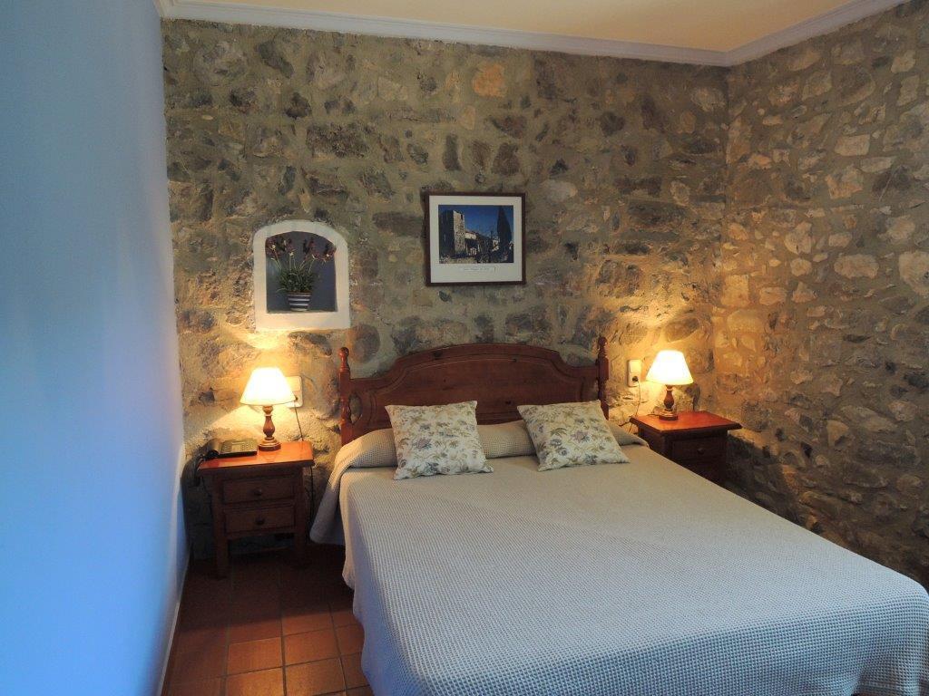 Hostal De La Rovira Oix Luaran gambar