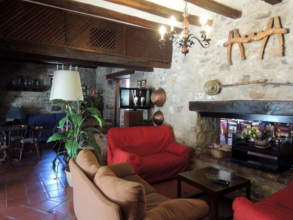Hostal De La Rovira Oix Luaran gambar