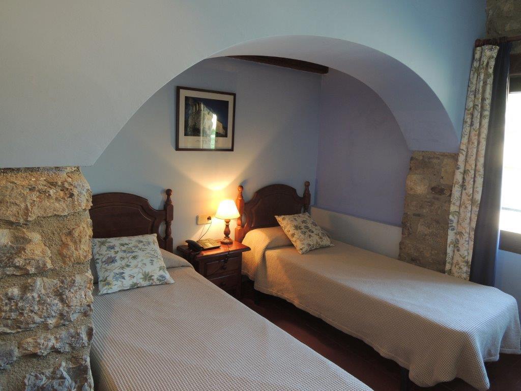 Hostal De La Rovira Oix Luaran gambar