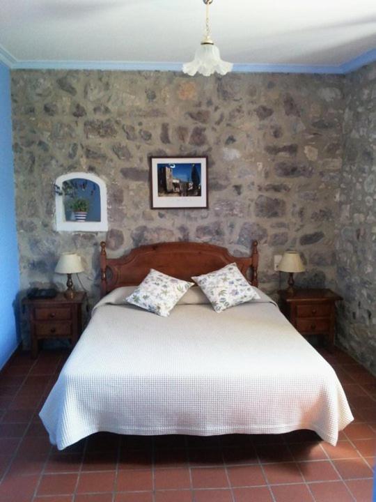 Hostal De La Rovira Oix Bilik gambar