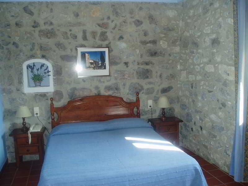 Hostal De La Rovira Oix Luaran gambar