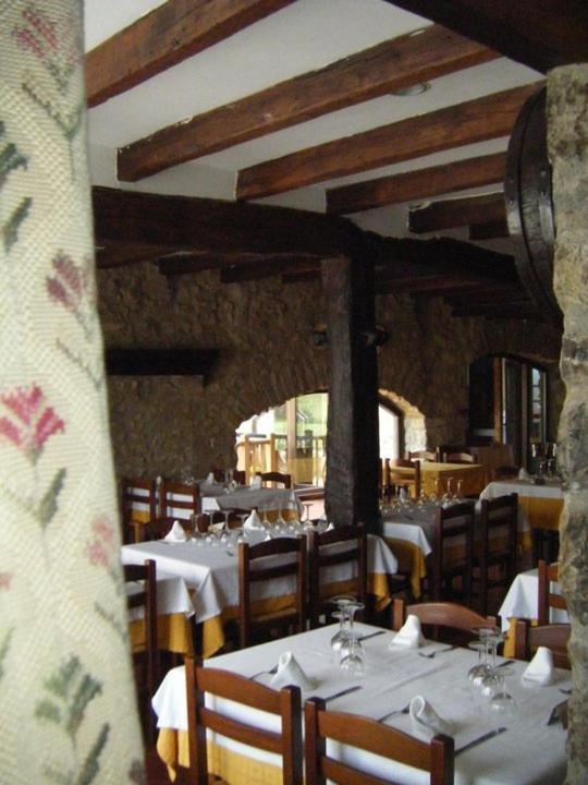 Hostal De La Rovira Oix Luaran gambar