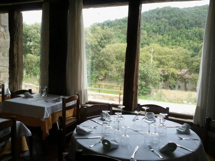 Hostal De La Rovira Oix Luaran gambar