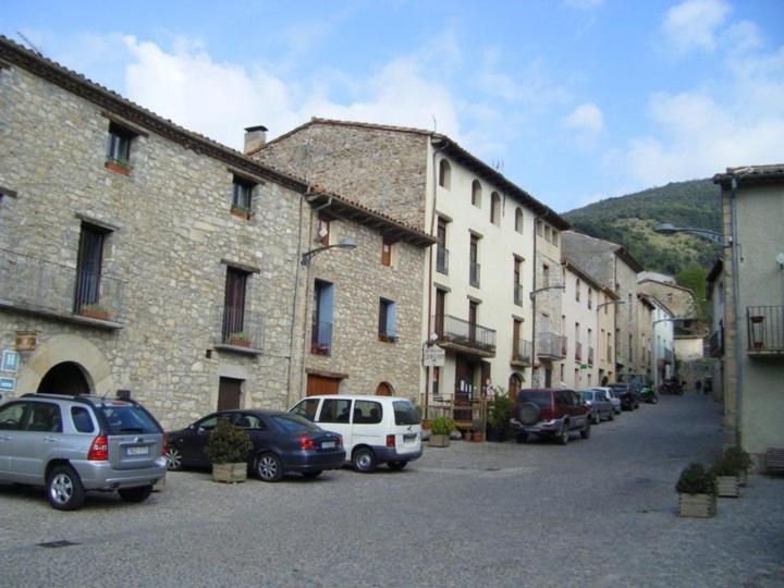 Hostal De La Rovira Oix Luaran gambar