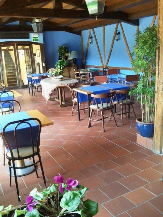 Hostal De La Rovira Oix Luaran gambar